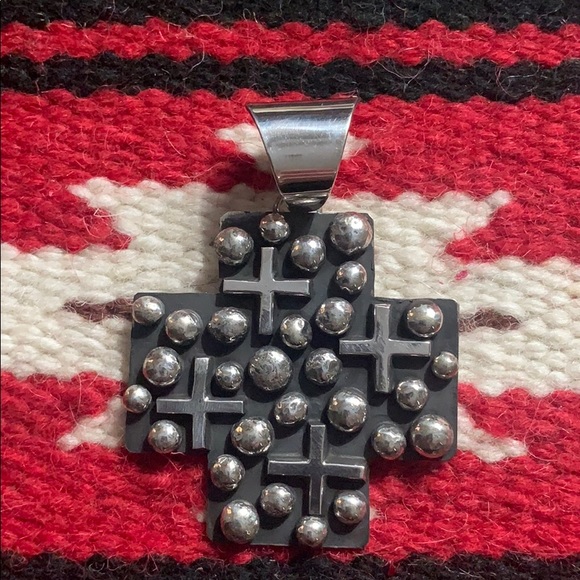 Gorgeous Chimney Butte Silver Cross Pendent - Picture 2 of 3